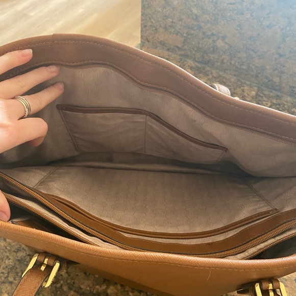 Micheal Kors Camel Shoulder Bag - Picture 7 of 9